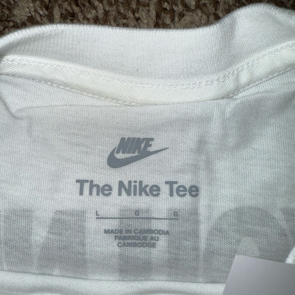 Kids Nike Sportswear Tee - Picture 4 of 4